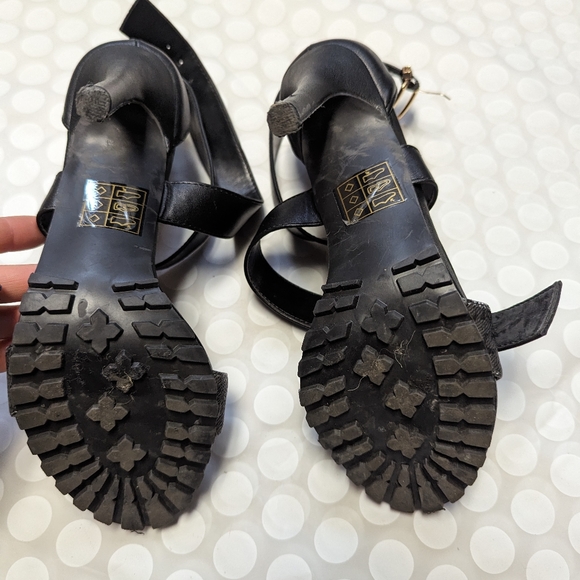 Guess women's high heeled sandals size 7.5 - Picture 2 of 3